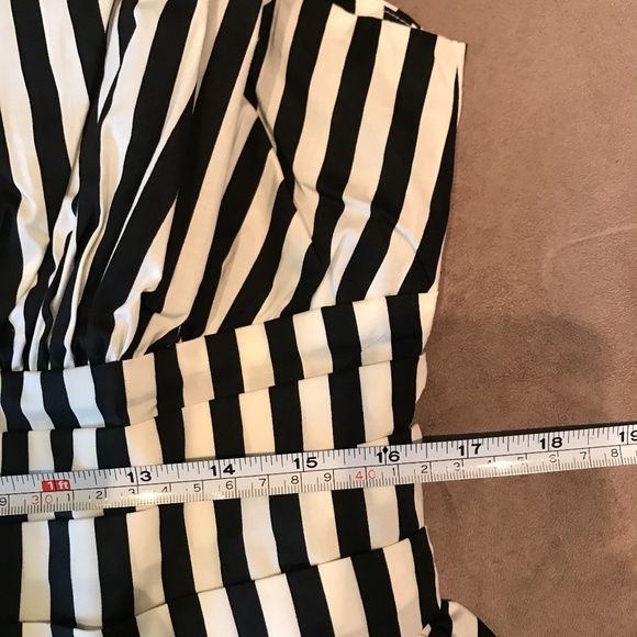 Very Cute & Chic Venus V-Neck Peplum Top - Picture 5 of 6